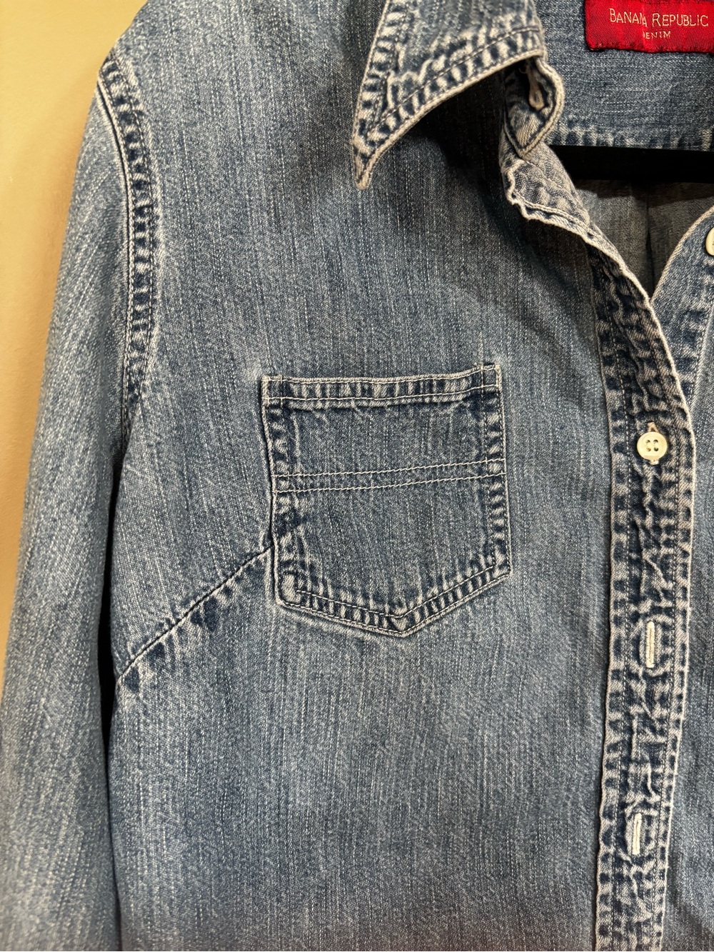 Vintage Banana Republic Denim Button Front Shirt 100%  Light Wash Red Label L - Picture 2 of 5